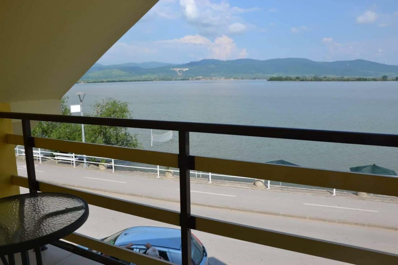 Guest House Bole Vinci Екстериор снимка